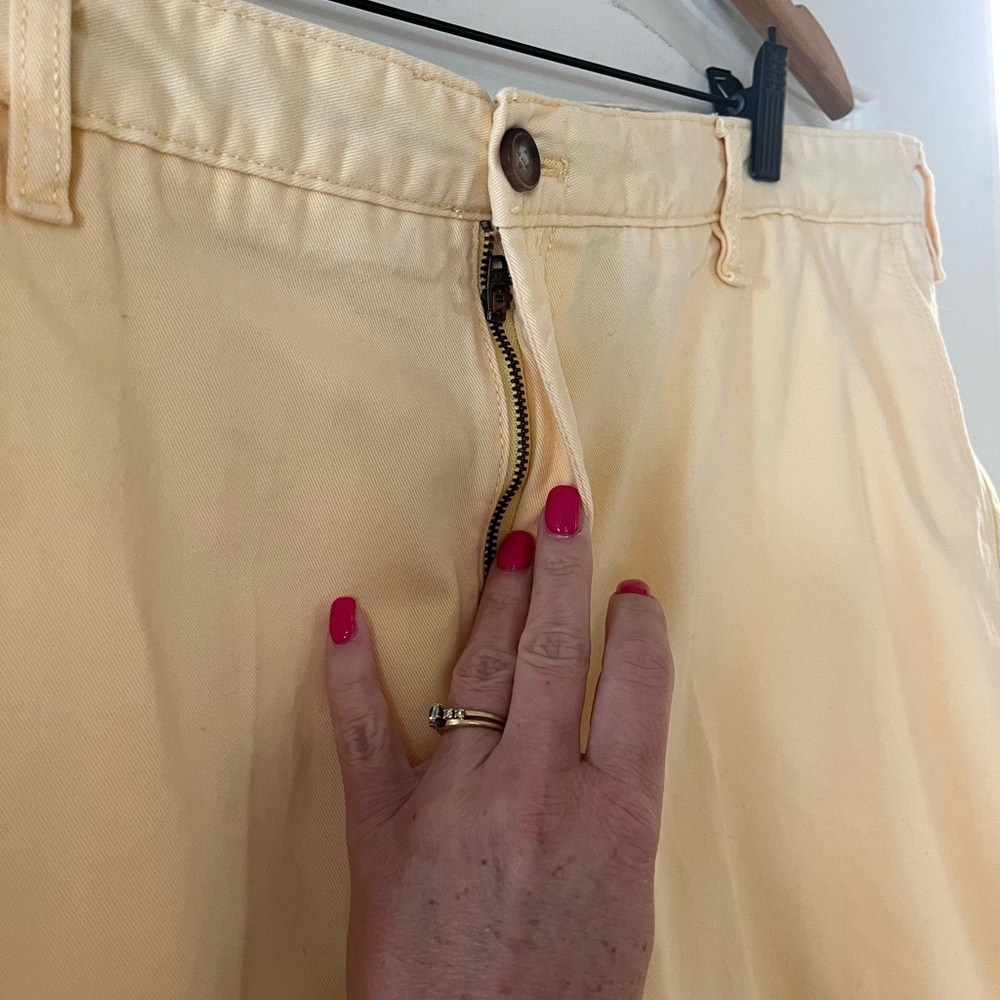 IZOD Saltwater Chinos Light Yellow Flat Front Dress Shorts Men’s Size 40W - Picture 8 of 15